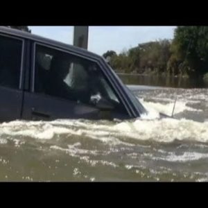 What to Put: Automobile Sinking in Water, Only Seconds to React