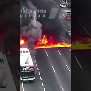 Passengers hurry for his or her lives, automobiles force by flames after bus catches fireplace #shorts