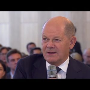 Germany’s Scholz Favors ‘World Opponents’ on Electrical Automobiles
